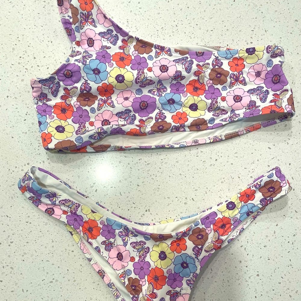 Frankie’s asymmetrical bikini